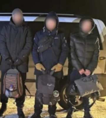 Біля кордону на Одещині затримали мікроавтобус з чоловіками, які намагались незаконно виїхати у Молдову