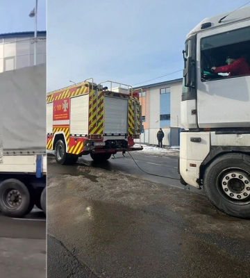 На вулиці Хмельницького вантажівка застрягла на дорозі – допомогли рятувальники