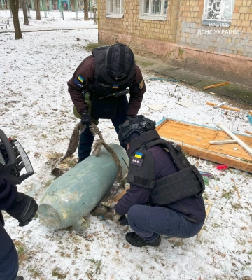 У Святошинському районі Києва сапери знайшли та вилучили бойову частину російської ракети Х-101