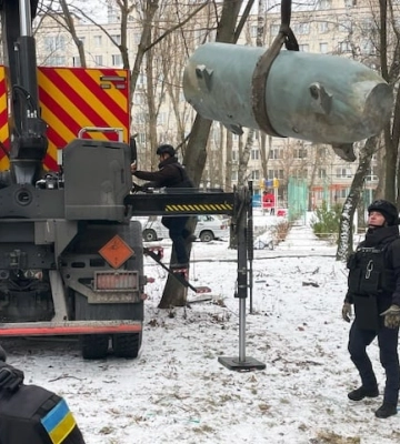 У Святошинському районі Києва сапери знайшли та вилучили бойову частину російської ракети Х-101