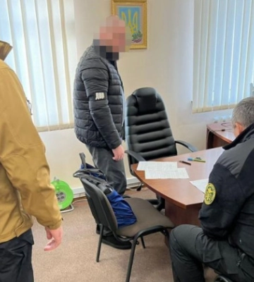 Незаконне митне оформлення 12 авто зі «знижкою»: судитимуть 4 київських митників
