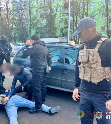 Мешканця Саф&#039;янівської громади затримали у центрі Ізмаїла під час продажу автомата Калашникова