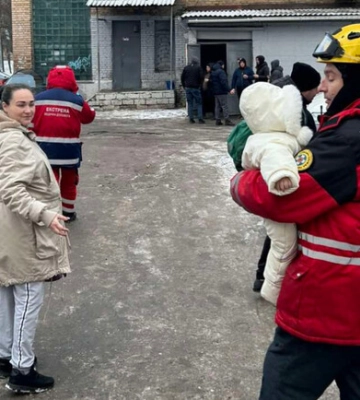 Як рятувальники працювали сьогодні у Києві після ракетної атаки - фото