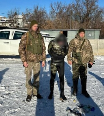 На Вінниччині прикордонники витягнули з льодяного Дністра чоловіка, який плив до Молдови