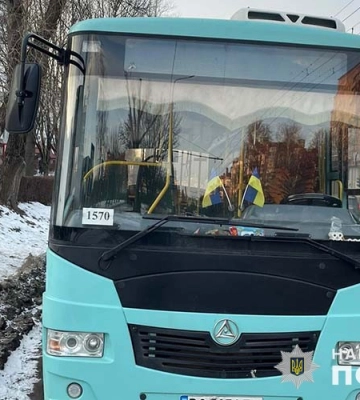 У лікарню з переломом потрапила пасажирка, яка виходила з маршрутки у Тернополі