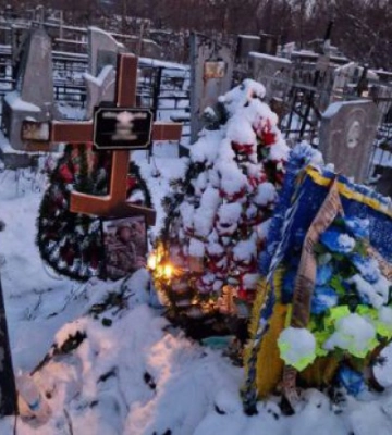 В Харкові затримали вандала, який вкрав прапор з могили військовослужбовця