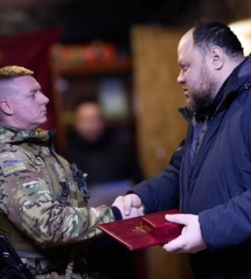 Стефанчук на Харківщині вручив військовим відзнаки Верховної Ради