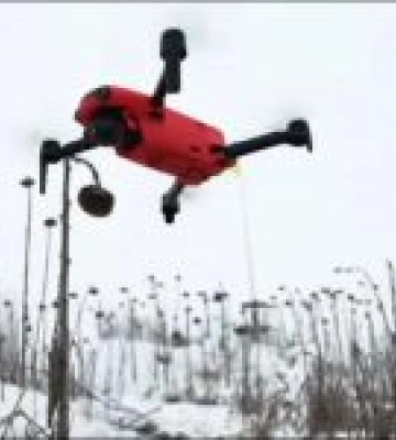 Під Авдіївкою росіянин намагався відмахатися від FPV-дрон автоматом. Відео