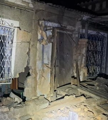 Окупанти з вечора тричі обстріляли Нікопольщину, пошкоджені освітній та медичний заклади, житлові будинки. ФОТОрепортаж