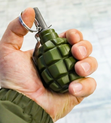 У Мукачеві невідомий жбурнув гранату у двір будинку депутата Закарпатської облради. ФОТО