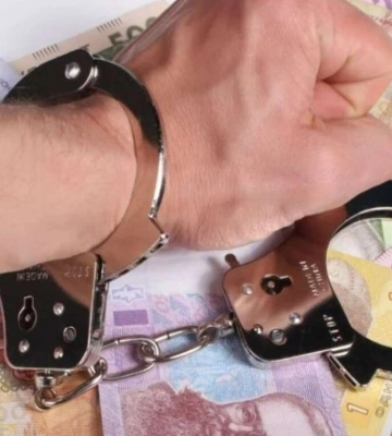 У Нікопольському районі колишній в’язень відібрав у чоловіка гроші та погрожував йому ножем