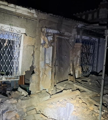 Росіяни вночі обстріляли Нікополь та Марганець, пошкоджені освітній та медичний заклади
