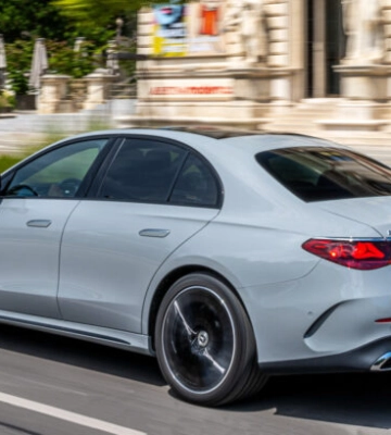 Mercedes-Benz виводить на ринок оновлений седан E-Class (Фото)