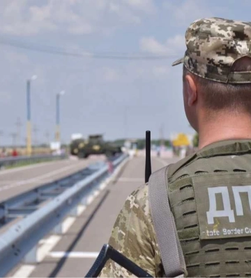 Директора благодійного фонду з Луцька судили за переправлення 12 ухилянтів через кордон