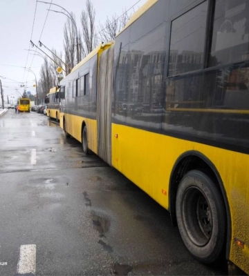 В Киеве из-за обрыва проводов пробка из троллейбусов: патрульные предупредили об осложнении движения