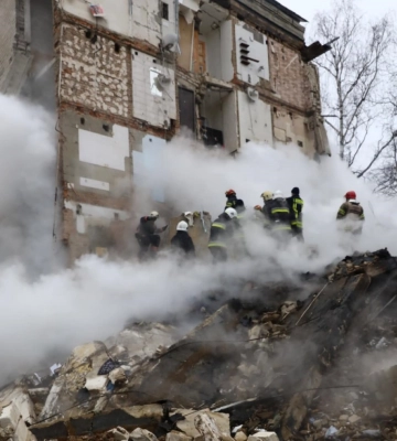 Рятувальники відновили роботи у зруйнованій п&#039;ятиповерхівці Харкова