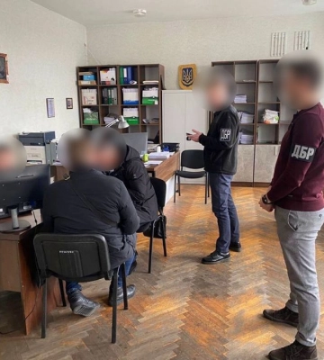Бюджет втратив 600 тисяч гривень: вручили підозри двом податківцям з Черкащини