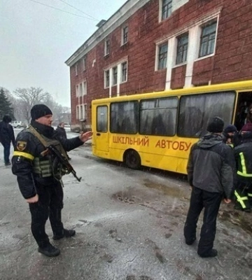 На Донеччині почали примусову евакуацію дітей з в окремих населених пунктах Мар&#039;їнської та Очеретинської громад