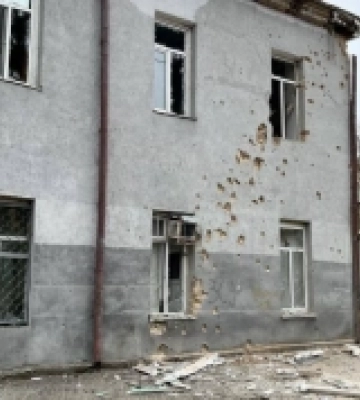 На Херсонщині окупанти обстріляли лікарню, поранені медичні працівники