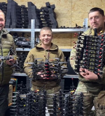 150 FPV-дронів передав для «десятки» Фонд підтримки гірсько-штурмової бригади «Едельвейс» (відео)