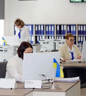 Продовження справи матері: Історія працівниці Прозорого офісу з Дніпра, яка вже 22 роки допомагає людям