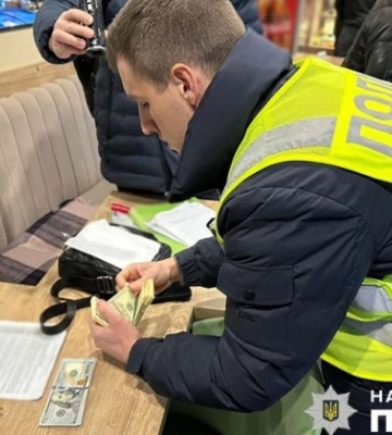 $9000 за виготовлення фіктивних документів для ухилянта: у Києві затримали лікаря