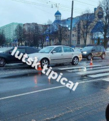 У Луцьку авто збило жінку на пішохідному переході