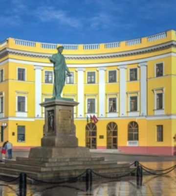 Під час повітряної тривоги потужні вибухи сколихнули Одесу