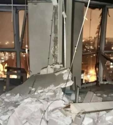 Ворожі дрони в Одесі пошкодили багатоповерхівку та склади