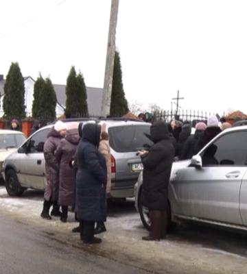 «Молитви українською мовою замалювали, а на вході поставили чергових»: на Волині прихильники УПЦ МП окупували храм. Відео