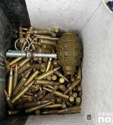 На Полтавщині чоловік возив в авто гранату та набої