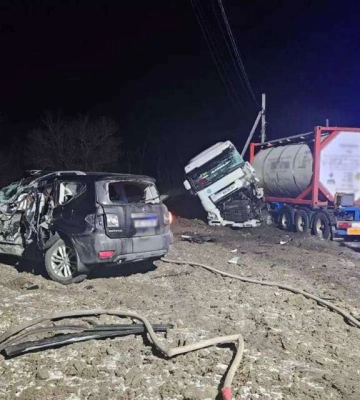 На Дніпропетровщині зіткнулися дві вантажівки та легковик: є постраждалі