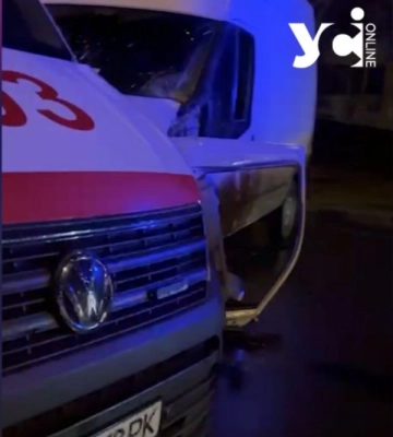 В Одесі карета швидкої допомоги потрапила в аварію