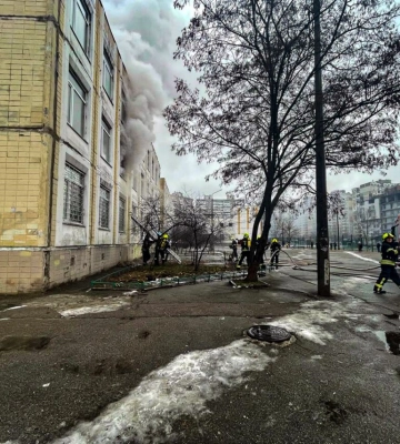 В Киеве на Позняках произошел пожар в школе: подробности и видео