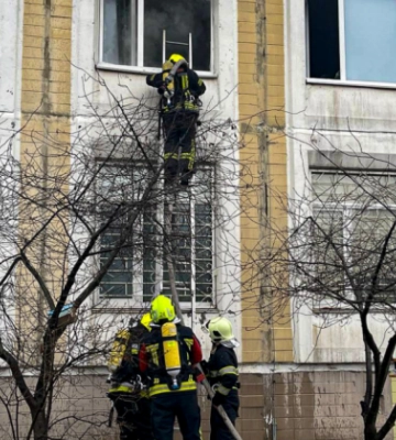 У Києві сталася пожежа у школі в Дарницькому районі