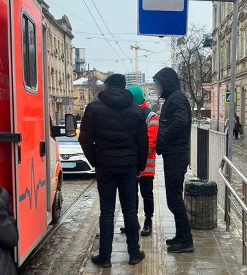 На вулиці Замарстинівській у Львові &quot;швидка&quot; збила жінку