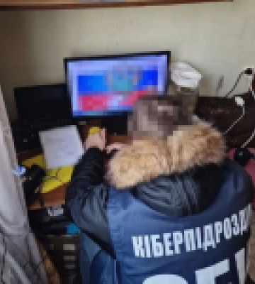 СБУ затримала хакера, який готував кібератаки на урядові сайти України та наводив російські ракети на Харків