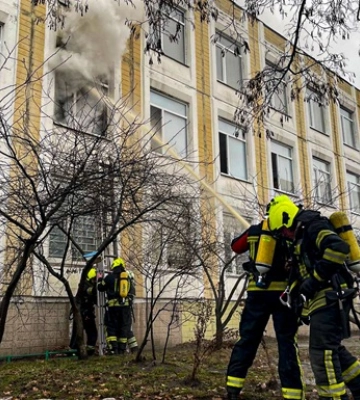 В Киеве горела школа в Дарницком районе
