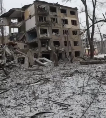 «Білі янголи» евакуювали з Авдіївки подружжя з двома вівчарками