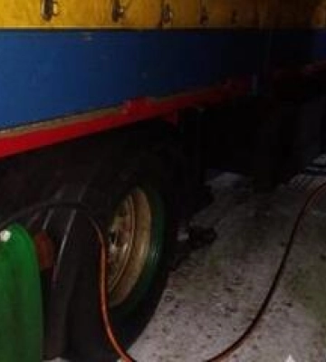 На Полтавщині виявили крадіїв, які зливали дизпаливо з вантажівки