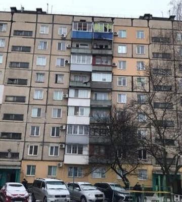 Невідомий вистрілив з РПГ по багатоповерхівці у Кривому Розі. Постраждалих немає, - поліція. ФОТОрепортаж