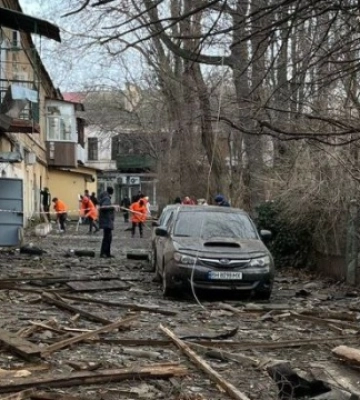 Атака дронів на Одесу: пошкоджені 15 будинків та заклад освіти