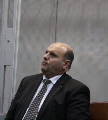 Суд відмовився закривати справу ексголови Чернівецької облради