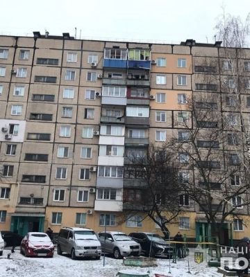 На Дніпропетровщині невідомий поцілив у багатоповерхівку з РПГ: деталі поліції про вибух