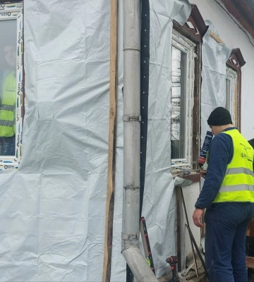 У Смілі в пошкоджених ракетою будинках встановили вже майже 200 вікон