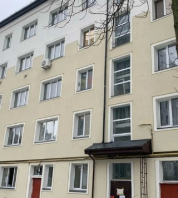 У Бучі завершують капремонт будинку, який пошкодили російські війська