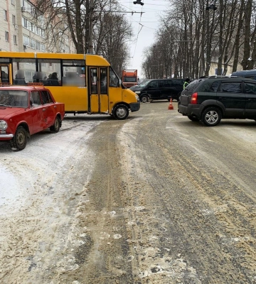 У Сумах в ДТП потрапили три автівки