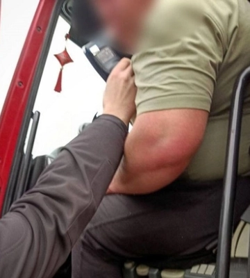 «Вантажівка рухалась дивно»: на Волині небайдужі допомогли зловити п&#039;яного на фурі 