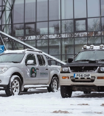Полтавська обласна рада передала 2 автівки Силам оборони України