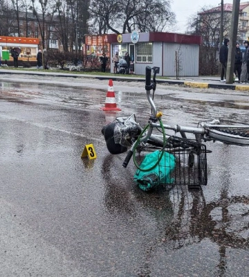 У Здолбунові під колесами авто загинула велосипедистка (ФОТО)